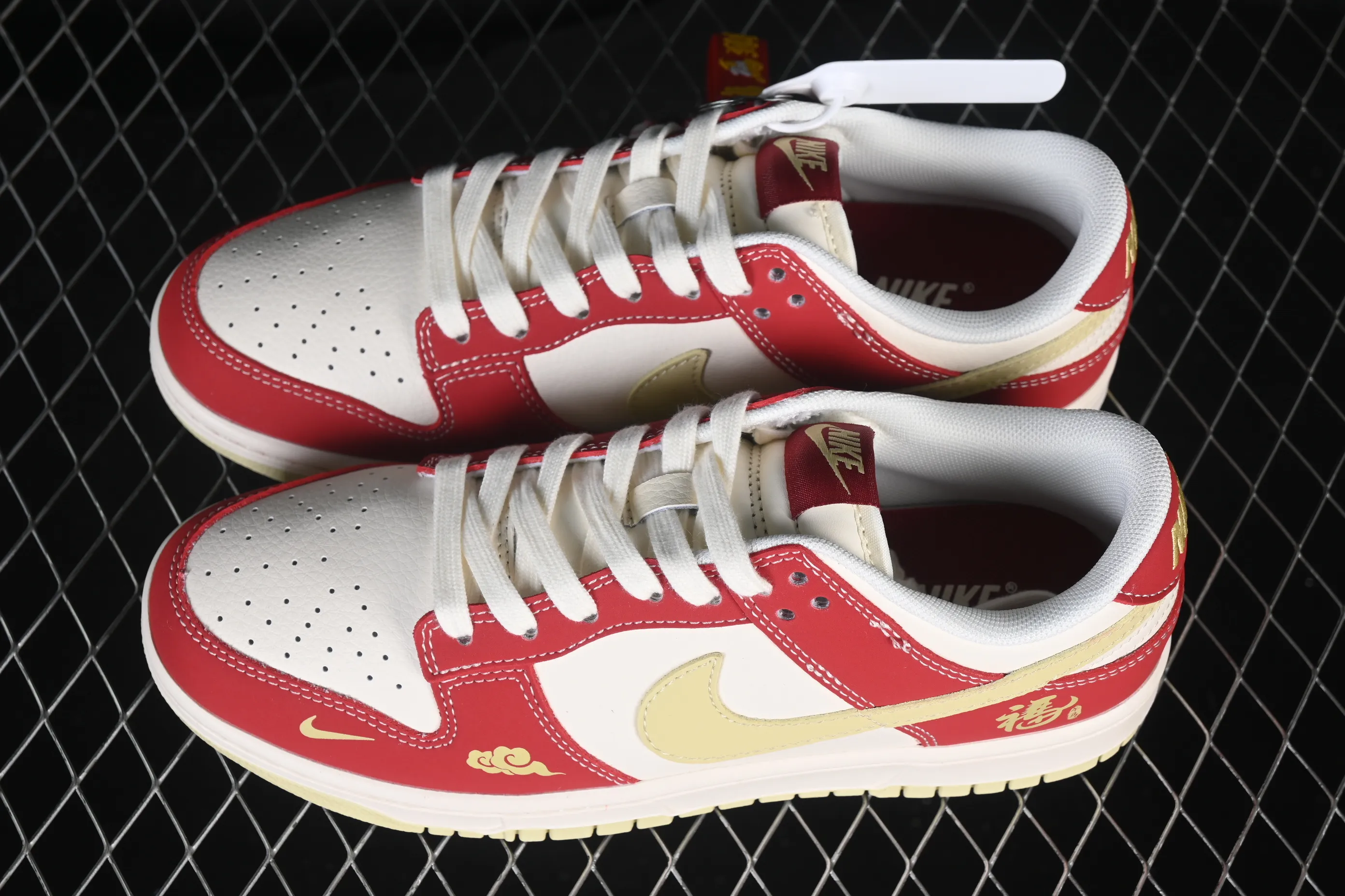 All categories Nk SB Dunk Series Nk SB Dunk Low High-end customized low-top sneakers Nike SB Dunk Low Limited to the Year of the Horse Good fortune and good fortune High-end customized low-top casual skateboard shoes MZ9588-851